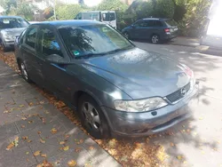 Blau Gebraucht 2001 Opel Vectra Kleinwagen | 500 € (Guter Preis)