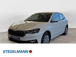 Candyweiss Neu 2025 Skoda Fabia Essence Limousine | 21.010 € (Etwas zu teuer)