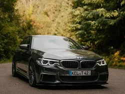 Grau Gebraucht 2017 BMW M550 Limousine | 40.750 € (Fairer Preis)