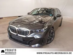 Grau Gebraucht 2024 BMW 520 M Sport Limousine | 52.490 € (Superpreis)