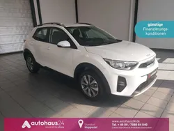 Weiß Gebraucht 2024 Kia Stonic Vision SUV | 19.990 € (Fairer Preis)