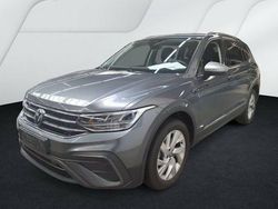 Grau Gebraucht 2024 VW Tiguan Life SUV | 36.890 € (Etwas zu teuer)