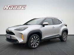 Shimmering silver metallic Gebraucht 2024 Toyota Yaris Hybrid Plus | 26.480 € (Guter Preis)