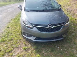 Grau Gebraucht 2017 Opel Zafira Active Van / Kleinbus | 16.500 € (Etwas zu teuer)