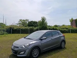 Grau Gebraucht 2012 Hyundai i30 Limousine | 5.900 € (Teuer)