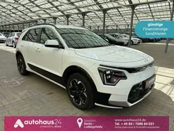 Weiß Gebraucht 2023 Kia e-Niro Vision SUV | 28.990 € (Fairer Preis)
