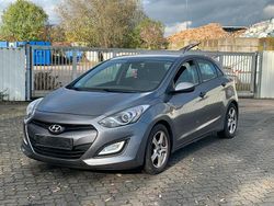 Grau Gebraucht 2013 Hyundai i30 Limousine | 4.100 € (Fairer Preis)