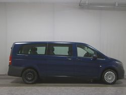 Blau Gebraucht 2023 Mercedes Vito Van / Kleinbus | 32.880 € (Guter Preis)