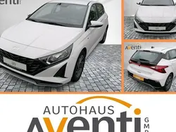 Weiß Gebraucht 2024 Hyundai i20 Trend Limousine | 18.989 € (Fairer Preis)