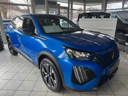 Blau Neu 2025 Peugeot 2008 Allure SUV | 35.970 € (Etwas zu teuer)