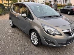 Braun Gebraucht 2011 Opel Meriva Innovation Van / Kleinbus | 2.700 € (Guter Preis)