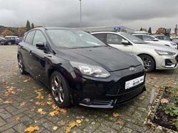 Pantherschwarz metallic Gebraucht 2013 Ford Focus ST Limousine | 12.900 € (Teuer)
