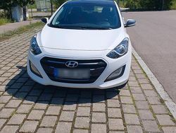 Weiß Gebraucht 2015 Hyundai i30 Limousine | 12.000 € (Teuer)