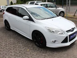 Weiß Gebraucht 2013 Ford Focus Titanium Limousine | 6.490 € (Fairer Preis)
