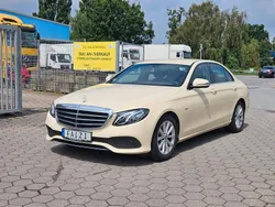 Beige Gebraucht 2019 Mercedes E220 Avantgarde Limousine | 9.950 €