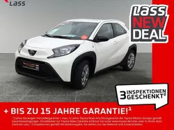 Schneeweiss Gebraucht 2025 Toyota Aygo Play Kleinwagen | 17.980 € (Guter Preis)