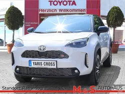 Grau Gebraucht 2023 Toyota Yaris Cross Sport SUV | 25.990 € (Fairer Preis)