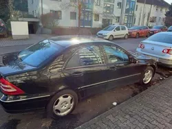 Schwarz Gebraucht 2004 Mercedes C240 Limousine | 2.000 € (Fairer Preis)
