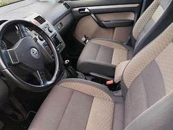 Schwarz Gebraucht 2010 VW Touran Cross Van / Kleinbus | 5.400 € (Guter Preis)