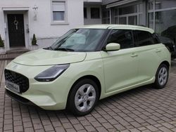 Gelb Gebraucht 2024 Suzuki Swift Comfort Kleinwagen | 16.990 € (Fairer Preis)
