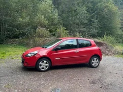 Rot Gebraucht 2009 Renault Clio Coupé | 2.800 € (Etwas zu teuer)