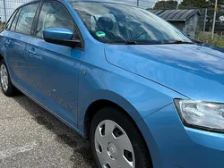 Blau Gebraucht 2015 Skoda Rapid Kleinwagen | 9.550 € (Etwas zu teuer)