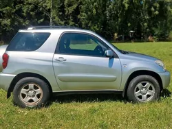 Grau Gebraucht 2004 Toyota RAV4 SUV | 6.900 € (Fairer Preis)