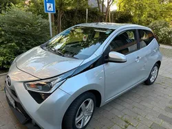 Grau Gebraucht 2018 Toyota Aygo Kleinwagen | 8.900 € (Fairer Preis)