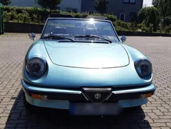 Grün Gebraucht 1984 Alfa Romeo Spider Cabrio | 12.999 €