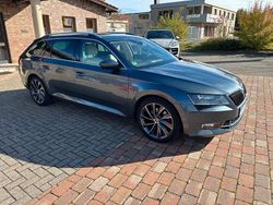 Grau Gebraucht 2016 Skoda Superb LAURIN & KLEMENT Kombi | 18.950 € (Etwas zu teuer)