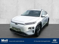 Weiß Gebraucht 2021 Hyundai Kona Style SUV | 26.480 € (Etwas zu teuer)