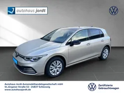 Silber Gebraucht 2022 VW Golf VIII Life Kleinwagen | 28.975 € (Teuer)