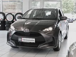 Grau Gebraucht 2023 Toyota Yaris Comfort Kleinwagen | 16.989 € (Fairer Preis)