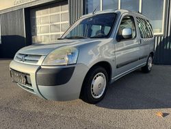 Grau Gebraucht 2004 Citroën Berlingo Van / Kleinbus | 3.390 € (Fairer Preis)