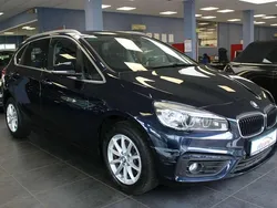 Imperialblau brillianteffekt m Gebraucht 2018 BMW 218 Advantage Limousine | 13.980 € (Superpreis)
