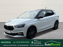 Weiß (moonweiss perleffekt) met. weiß (moonweiss perleffekt) met. Gebraucht 2023 Skoda Fabia Style Kleinwagen | 21.590 € (Teuer)