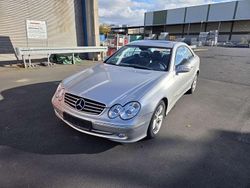 Silber Gebraucht 2002 Mercedes CLK240 Avantgarde Coupé | 2.600 €