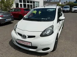 Weiß Gebraucht 2011 Toyota Aygo Cool Kleinwagen | 3.950 € (Fairer Preis)
