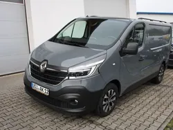 Grau Gebraucht 2021 Renault Trafic Komfort Van | 20.800 € (Etwas zu teuer)