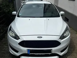 Weiß Gebraucht 2017 Ford Focus ST-Line Kombi | 9.700 € (Fairer Preis)