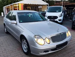 Silber Gebraucht 2004 Mercedes E200 Limousine | 1.950 €