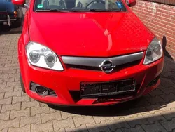Rot Gebraucht 2006 Opel Tigra Cabrio | 1.890 €