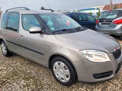Beige Gebraucht 2009 Skoda Roomster Plus Edition Van / Kleinbus | 3.599 € (Fairer Preis)