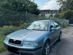 Grau Gebraucht 2003 Skoda Octavia Kombi | 1.500 € (Fairer Preis)