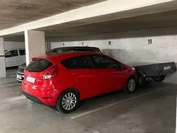 Rot Gebraucht 2015 Ford Fiesta Ambiente Kleinwagen | 7.299 € (Etwas zu teuer)