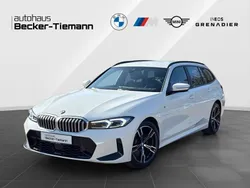 Alpinweiß uni Gebraucht 2023 BMW 320 M Sport Kombi | 39.987 € (Fairer Preis)
