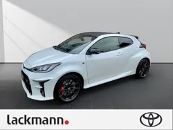 Platinumweiß perleffekt Neu 2024 Toyota Yaris Limousine | 39.990 € (Guter Preis)
