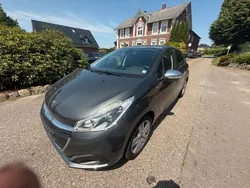 Grau Gebraucht 2016 Peugeot 208 Style Kleinwagen | 5.900 € (Guter Preis)