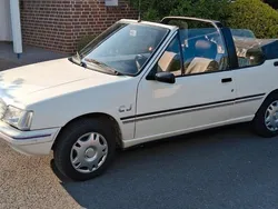 Weiß Gebraucht 1991 Peugeot 205 Cabrio | 7.900 €
