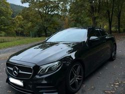Schwarz Gebraucht 2019 Mercedes E220 AMG line Coupé | 29.900 €